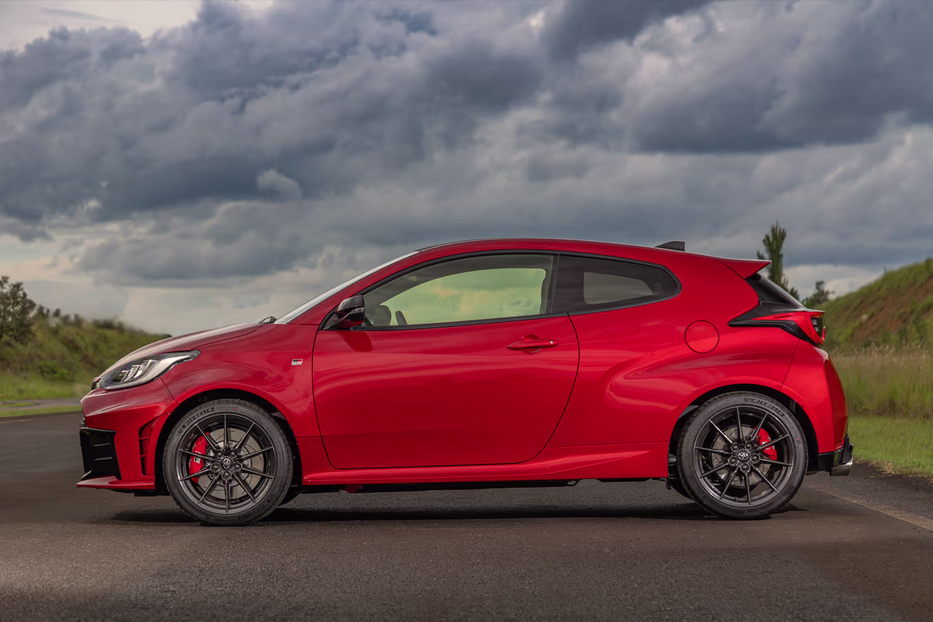 Toyota GR Yaris em imagem oficial final de divulgação