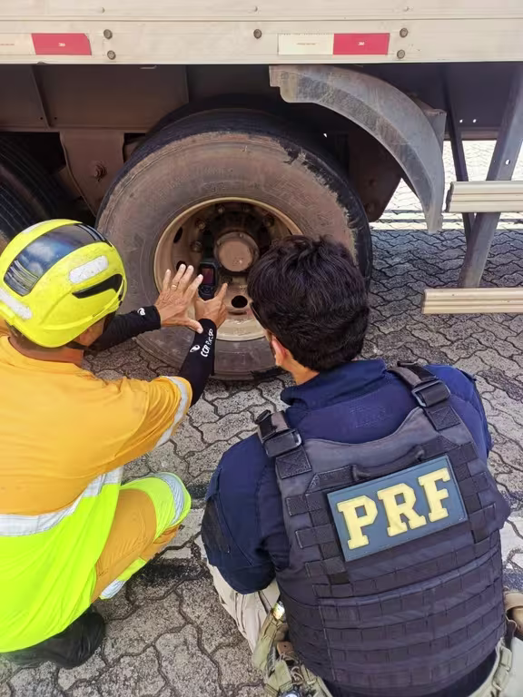 Leitura de câmera térmica aplicada à fiscalização de freios de caminhões