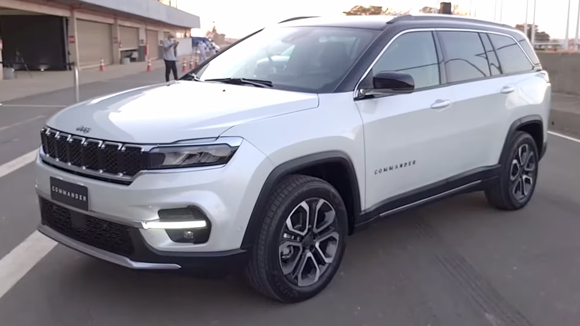 Jeep Commander em outra imagem de arquivo