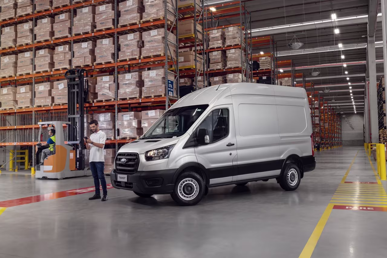 Ford Transit em foto oficial de divulgação no Brasil
