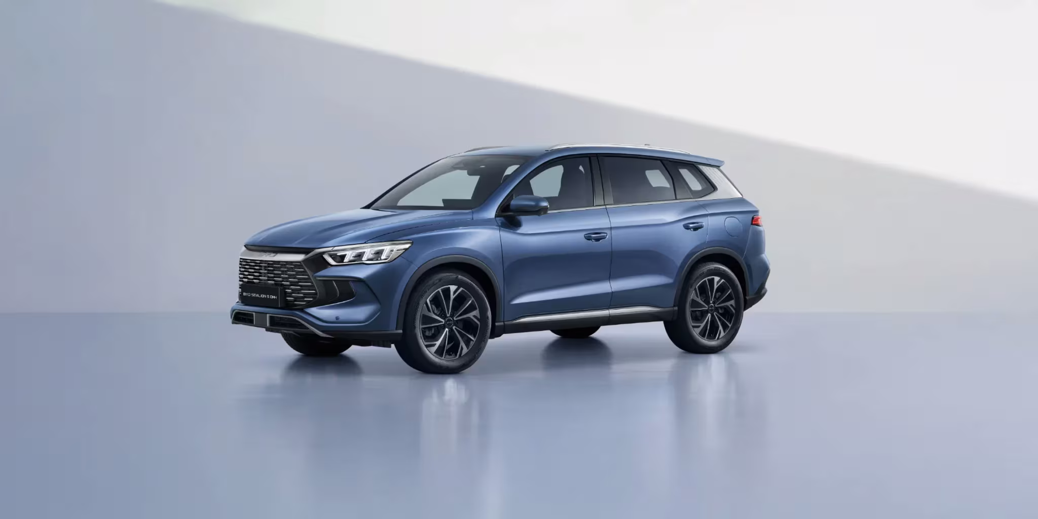 Novo BYD Sealion 05 aposta em alta autonomia elétrica sem elevar o preço