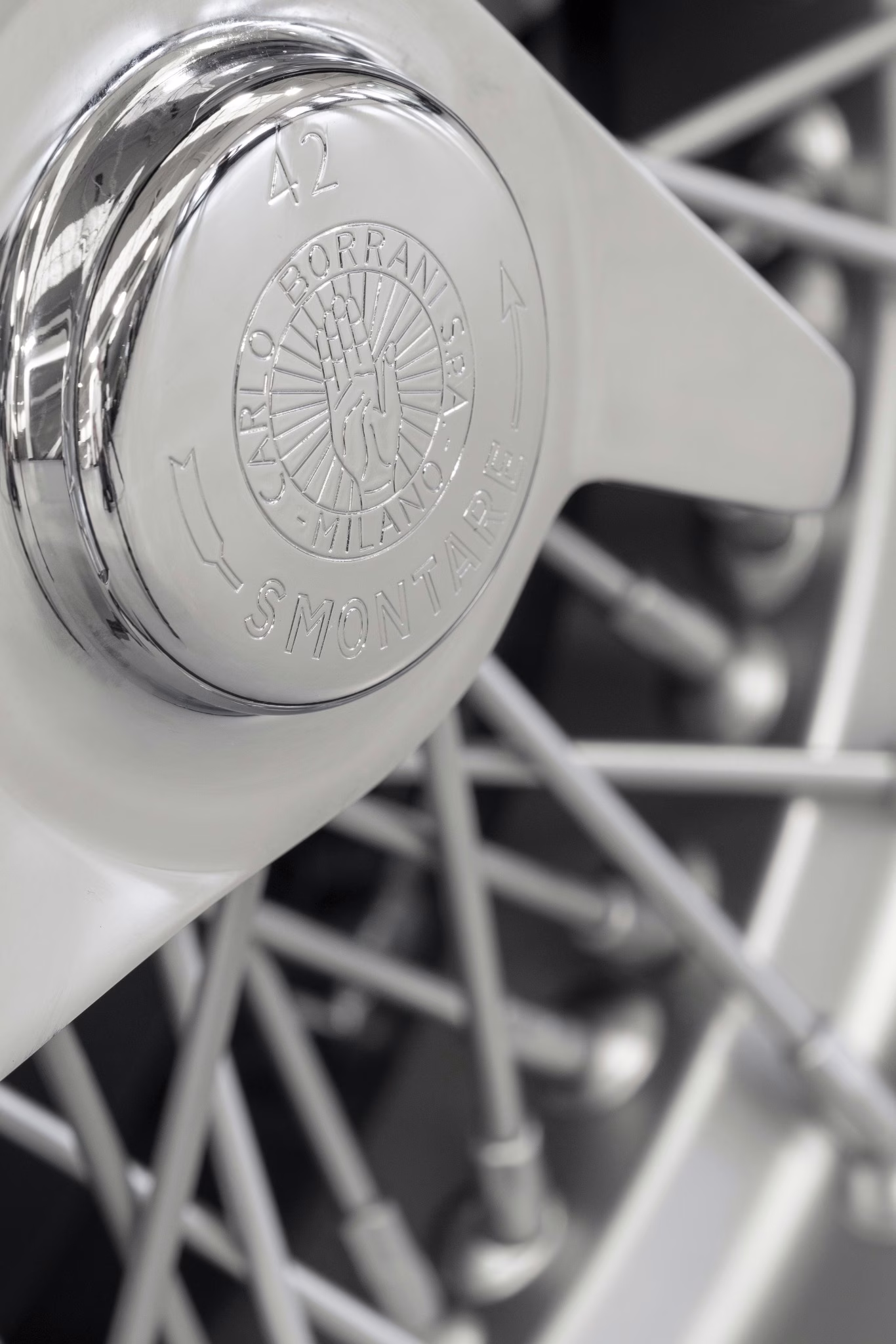 Detalhe oficial do Aston Martin DB4 GT Zagato Continuation