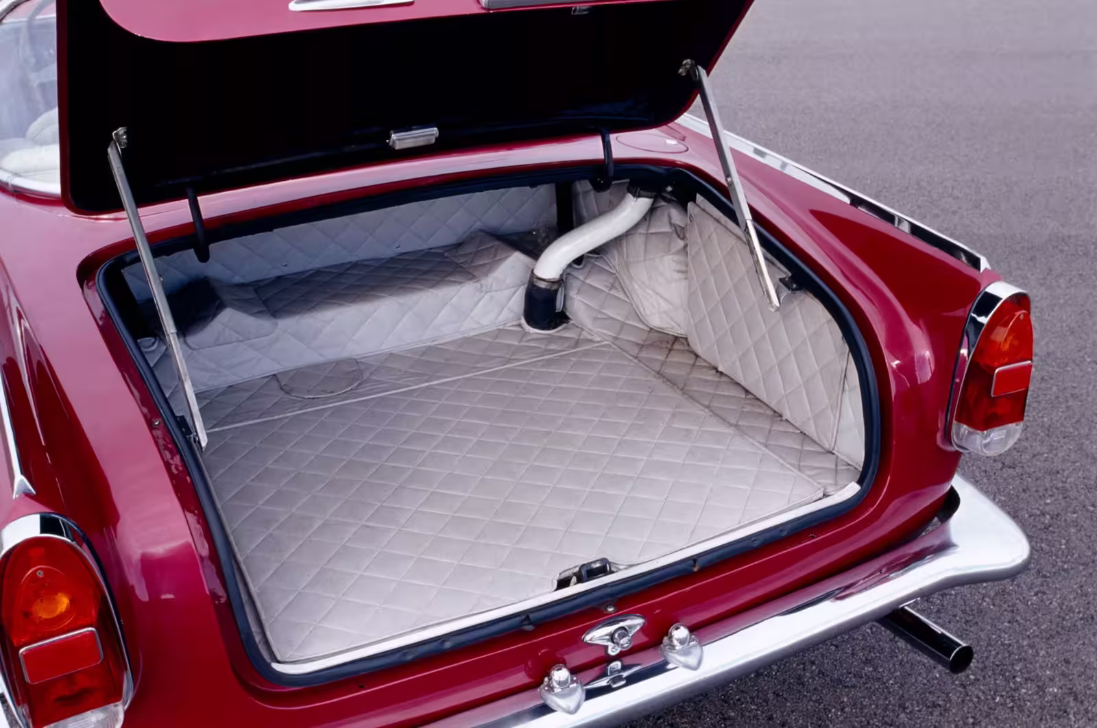 Maserati 3500 GT em imagem oficial 3