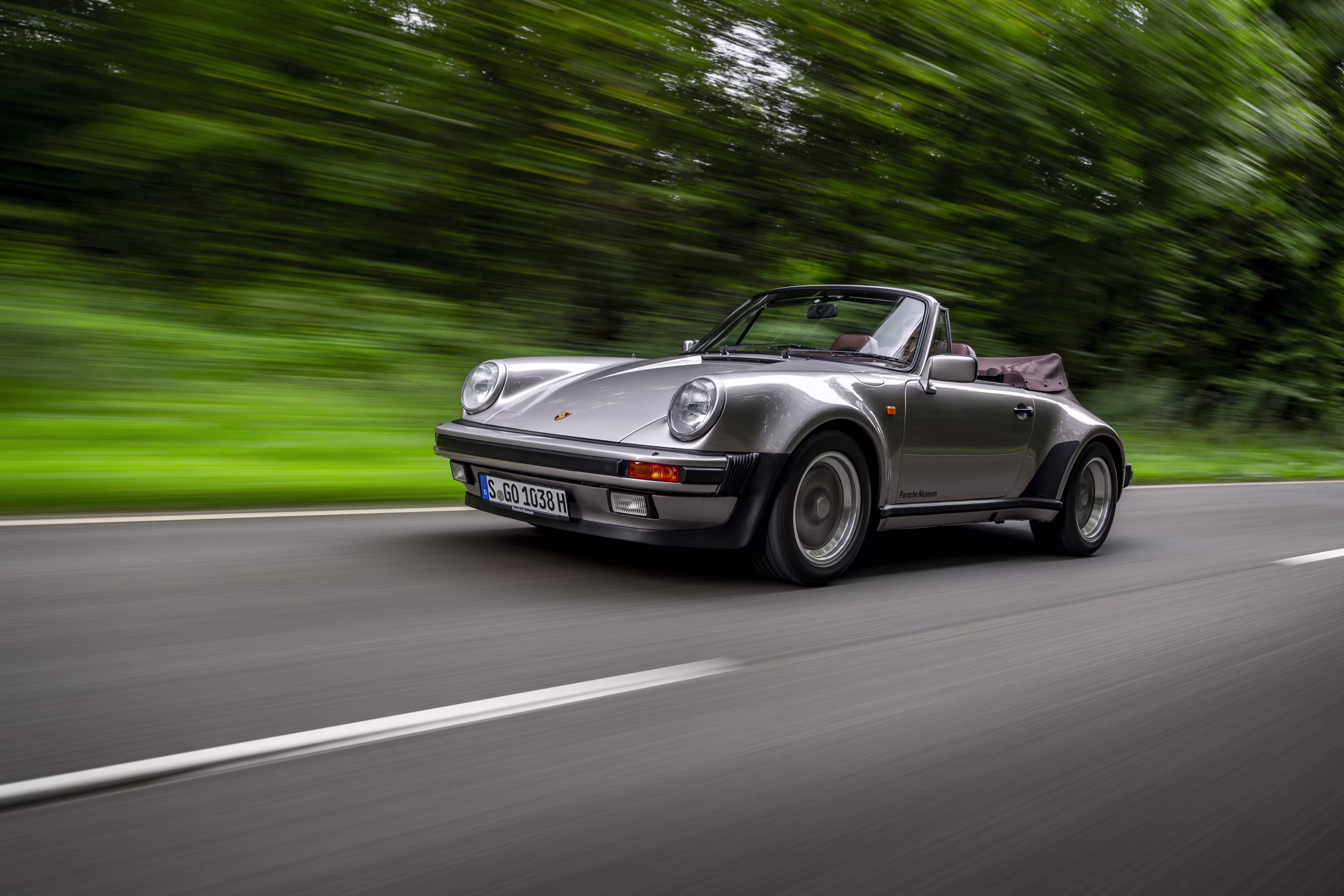 Porsche 911 Turbo-look 1983: o raro Cabriolet de pré-série