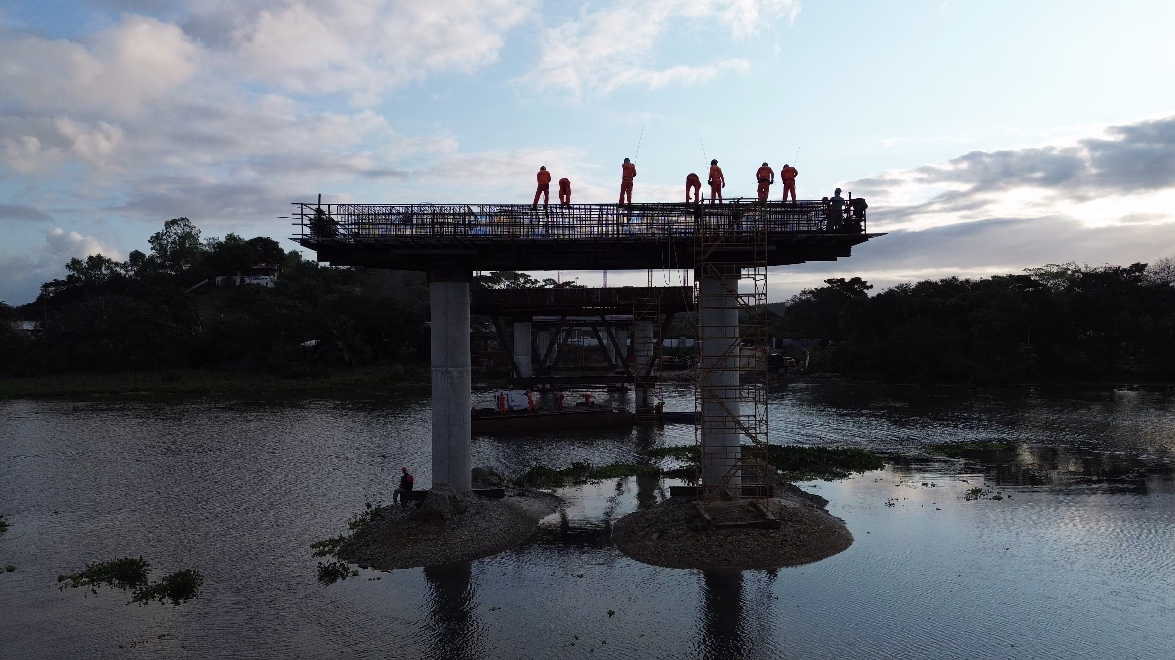 Vista da obra da ponte entre Penedo e Neópolis que liga Alagoas e Sergipe