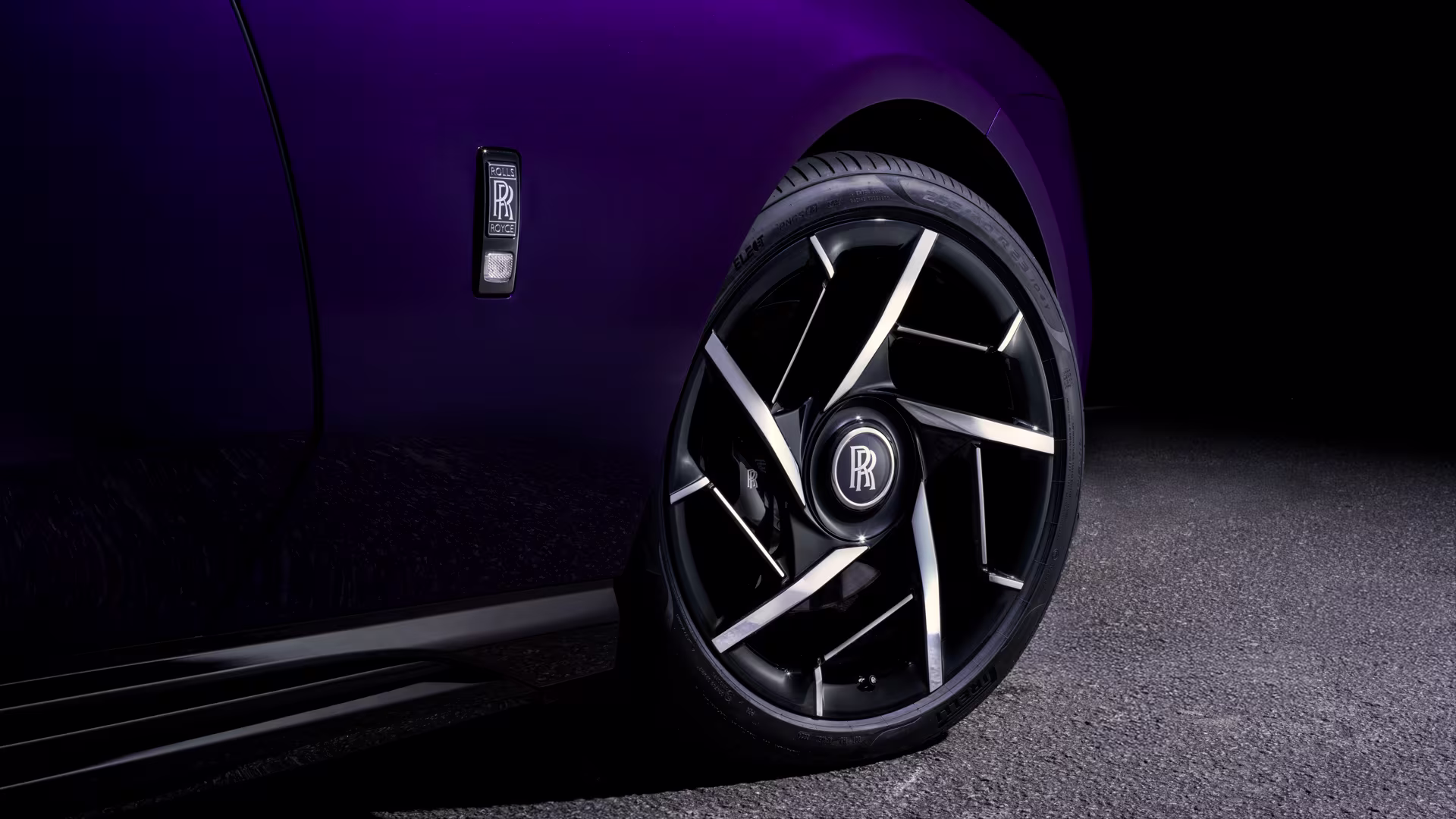 Imagem oficial do Black Badge Spectre