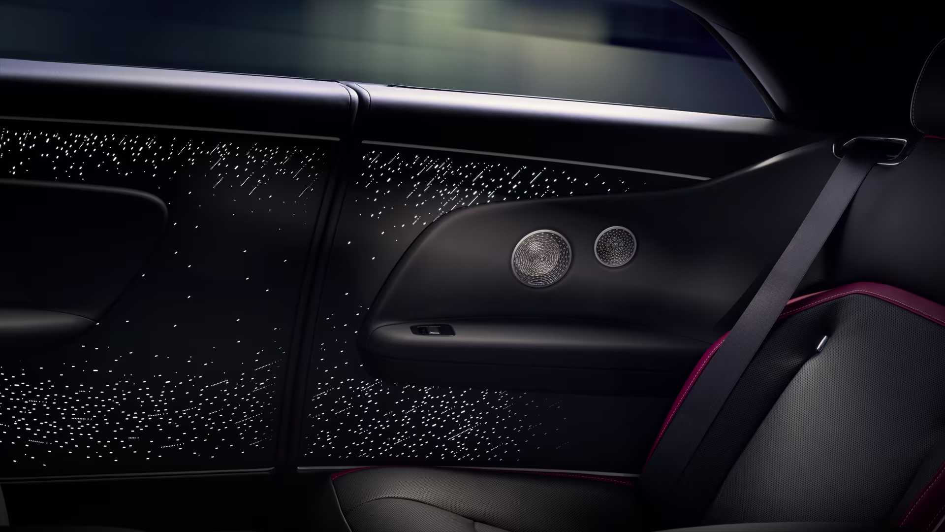 Black Badge Spectre em imagem lateral