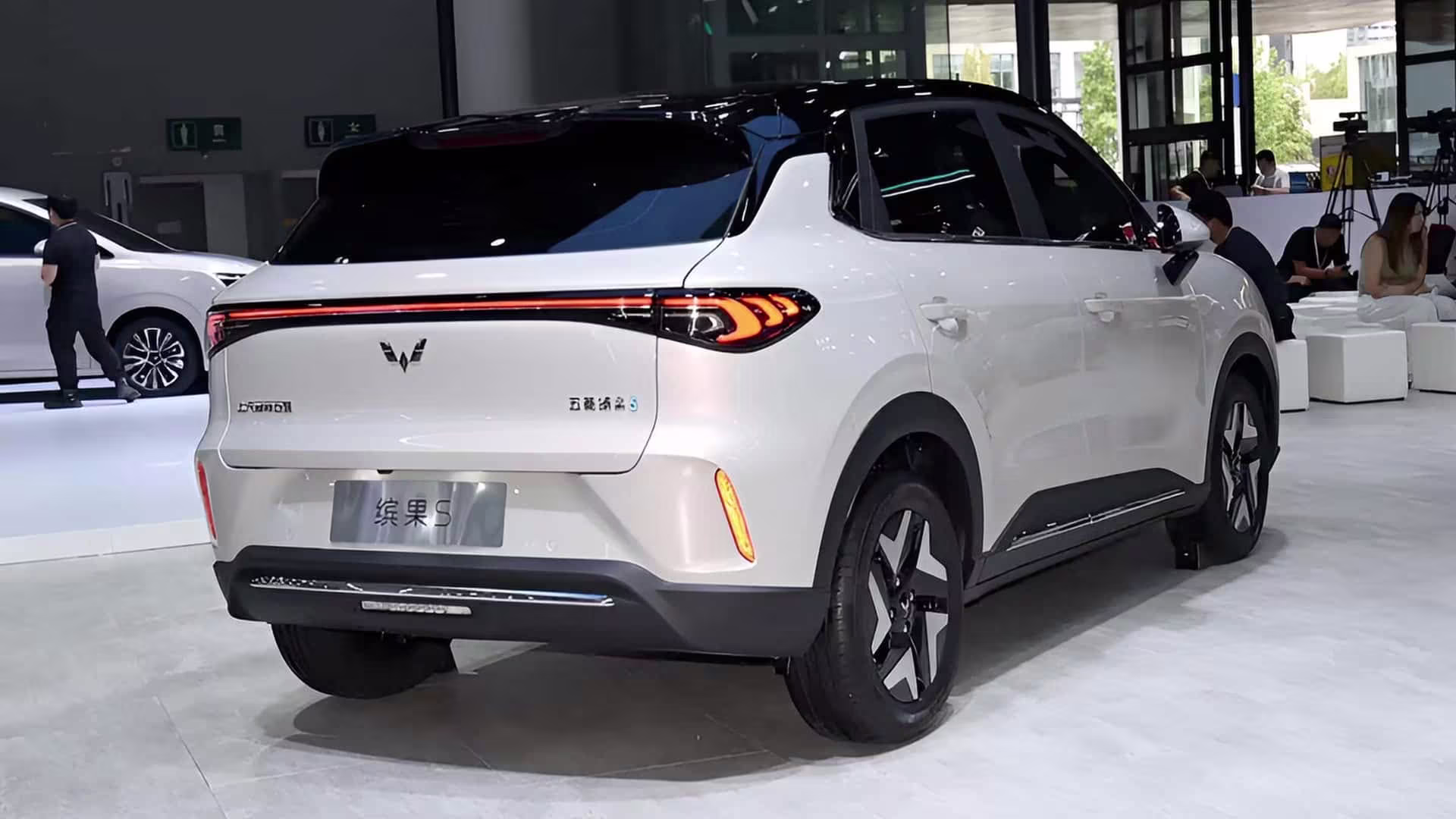 Perfil lateral do Wuling Binguo Pro