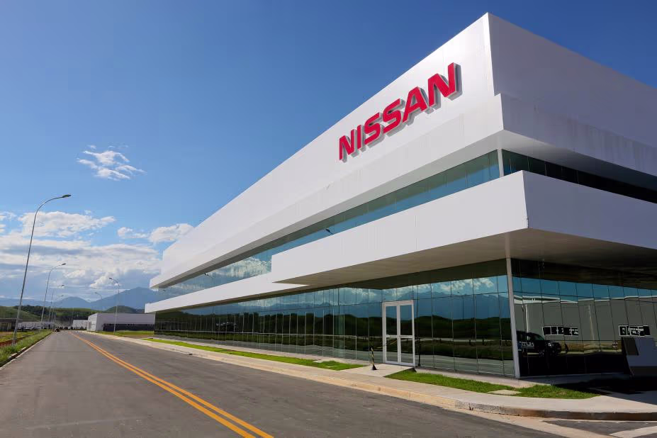 Linha de produção da fábrica da Nissan no Brasil