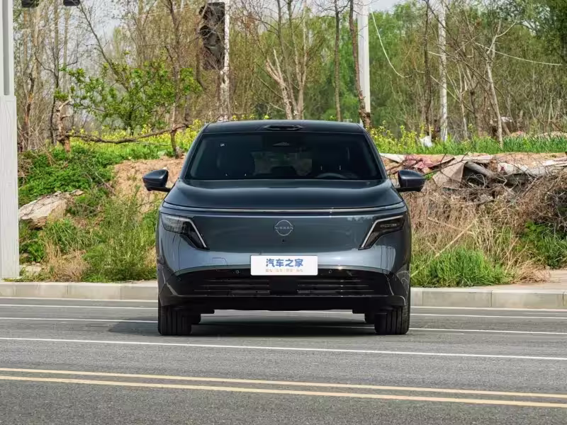 Detalhe frontal do Nissan NX8