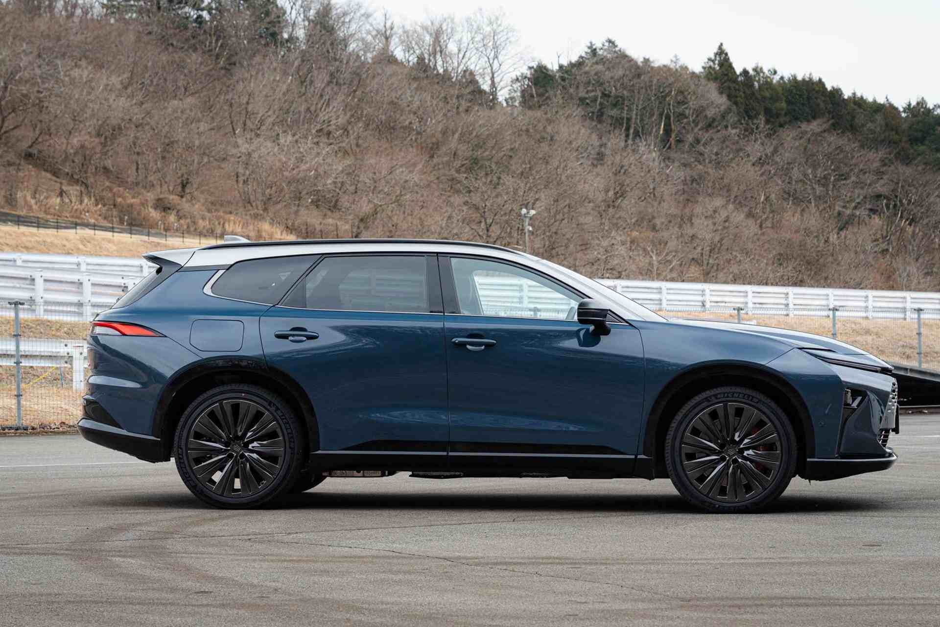 Toyota Crown Estate visto de lado