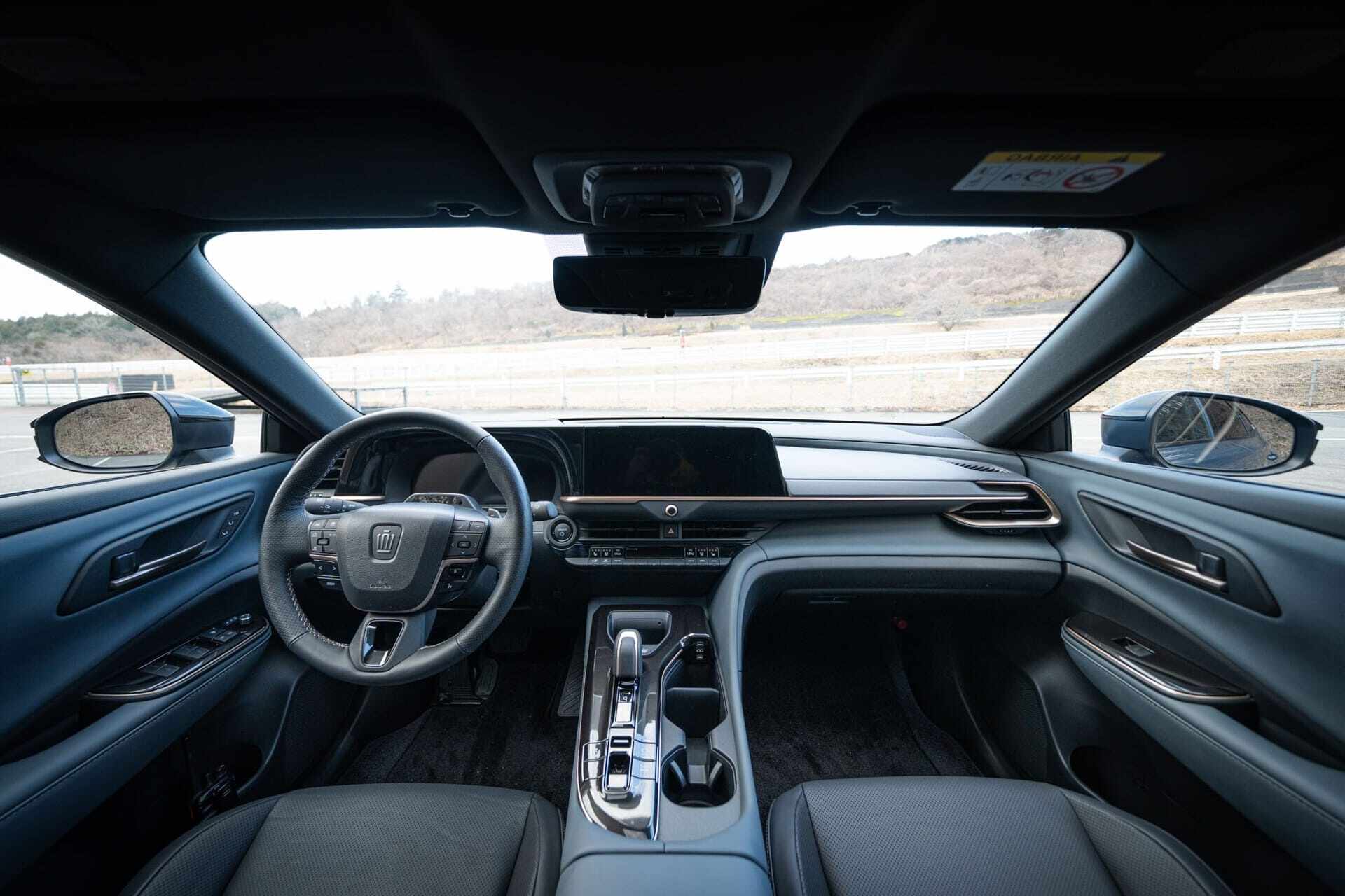 Mais detalhes do interior do Toyota Crown Estate