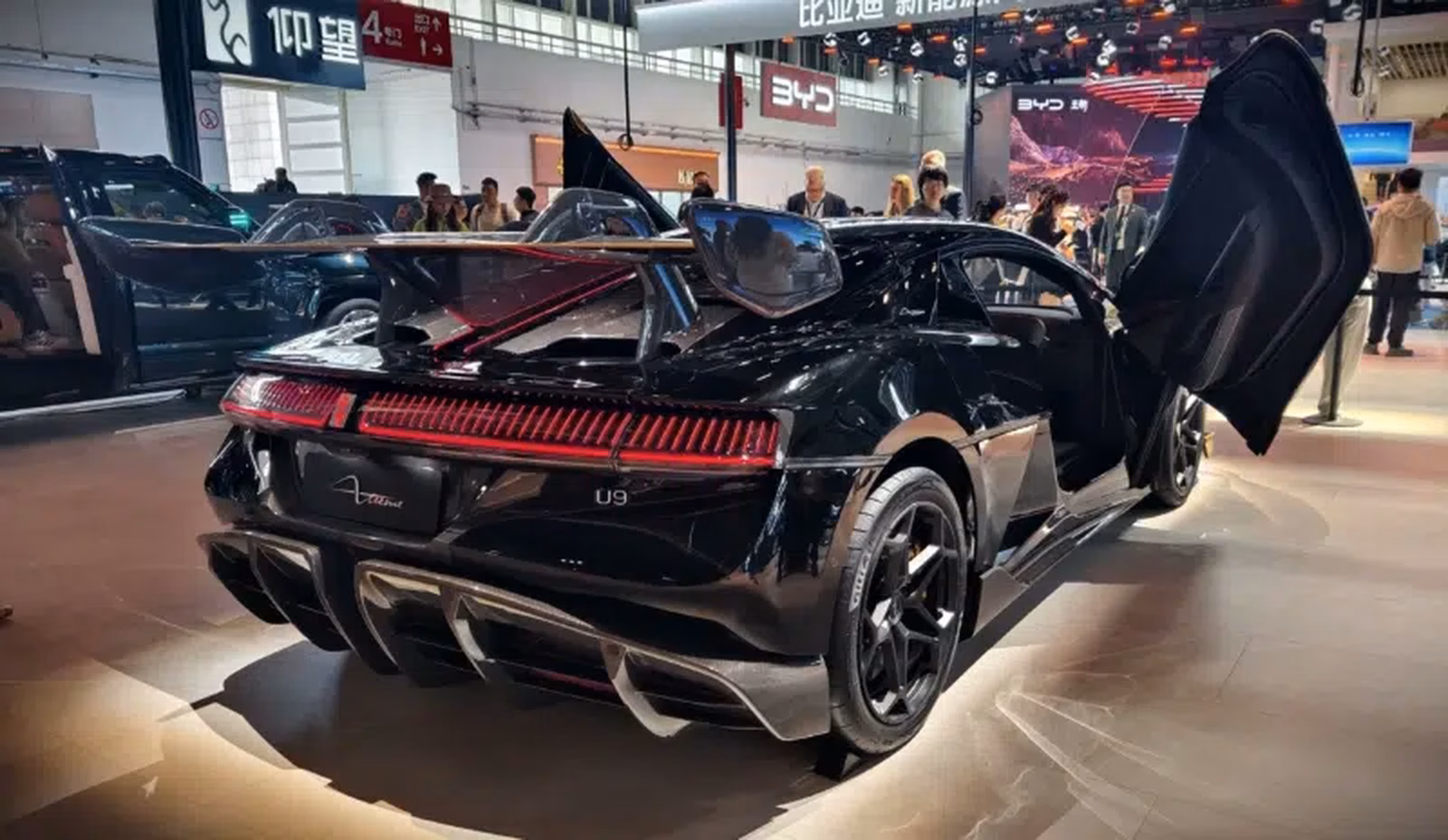 Traseira do BYD Yangwang U9 Xtreme