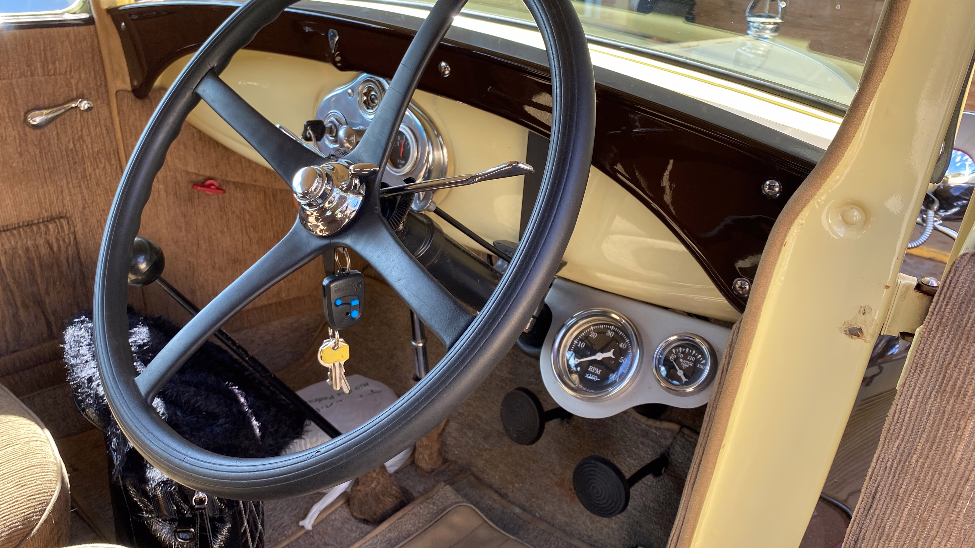 Interior amplo do Ford Model A Tudor Sedan 1928