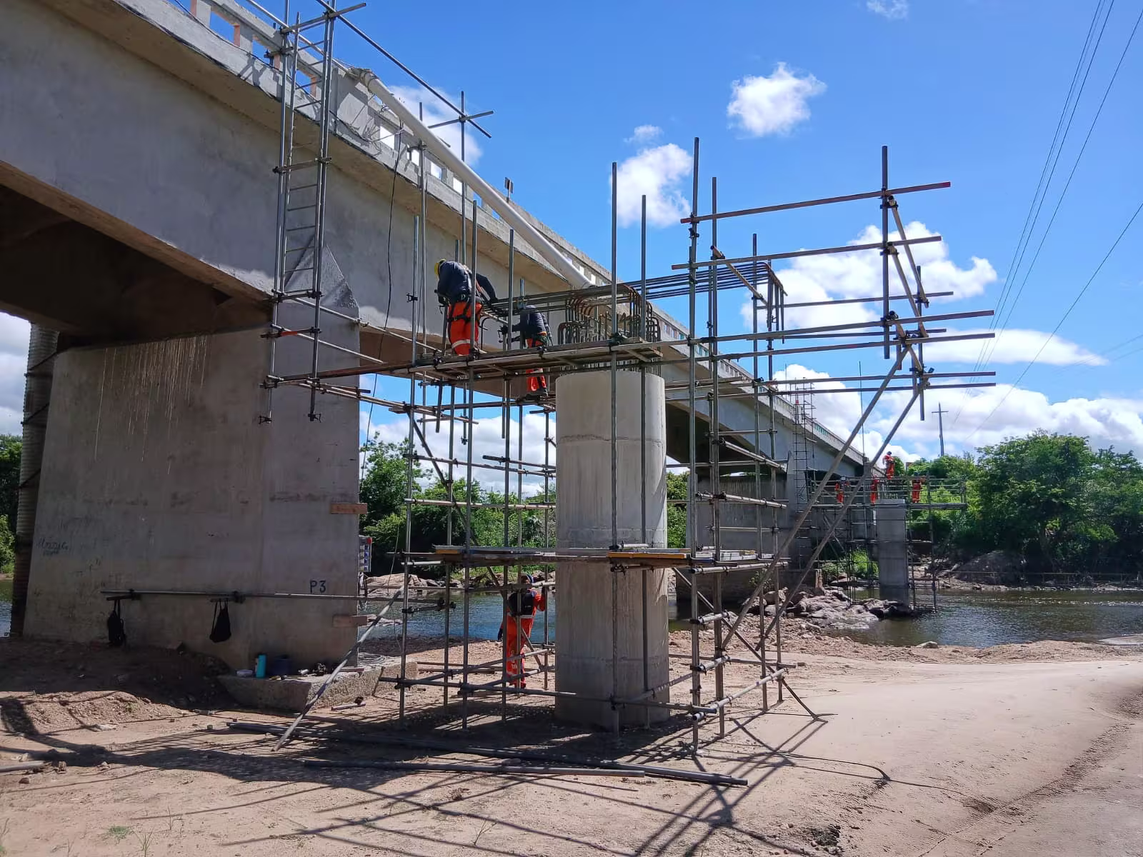 Ponte sobre o Rio Piancó na BR-361/PB durante obras de reforço e alargamento