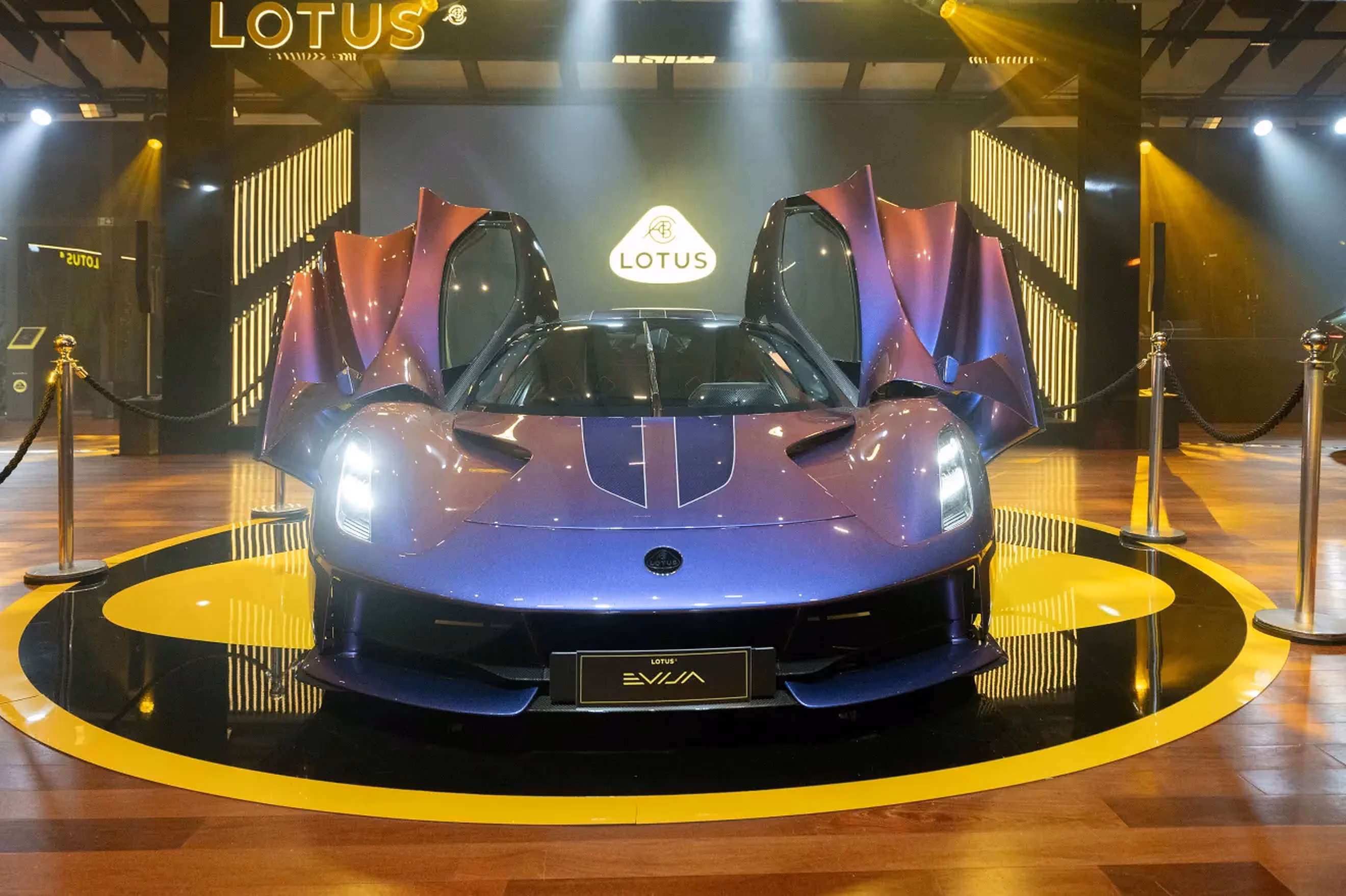 Lotus Evija hipercarro elétrico