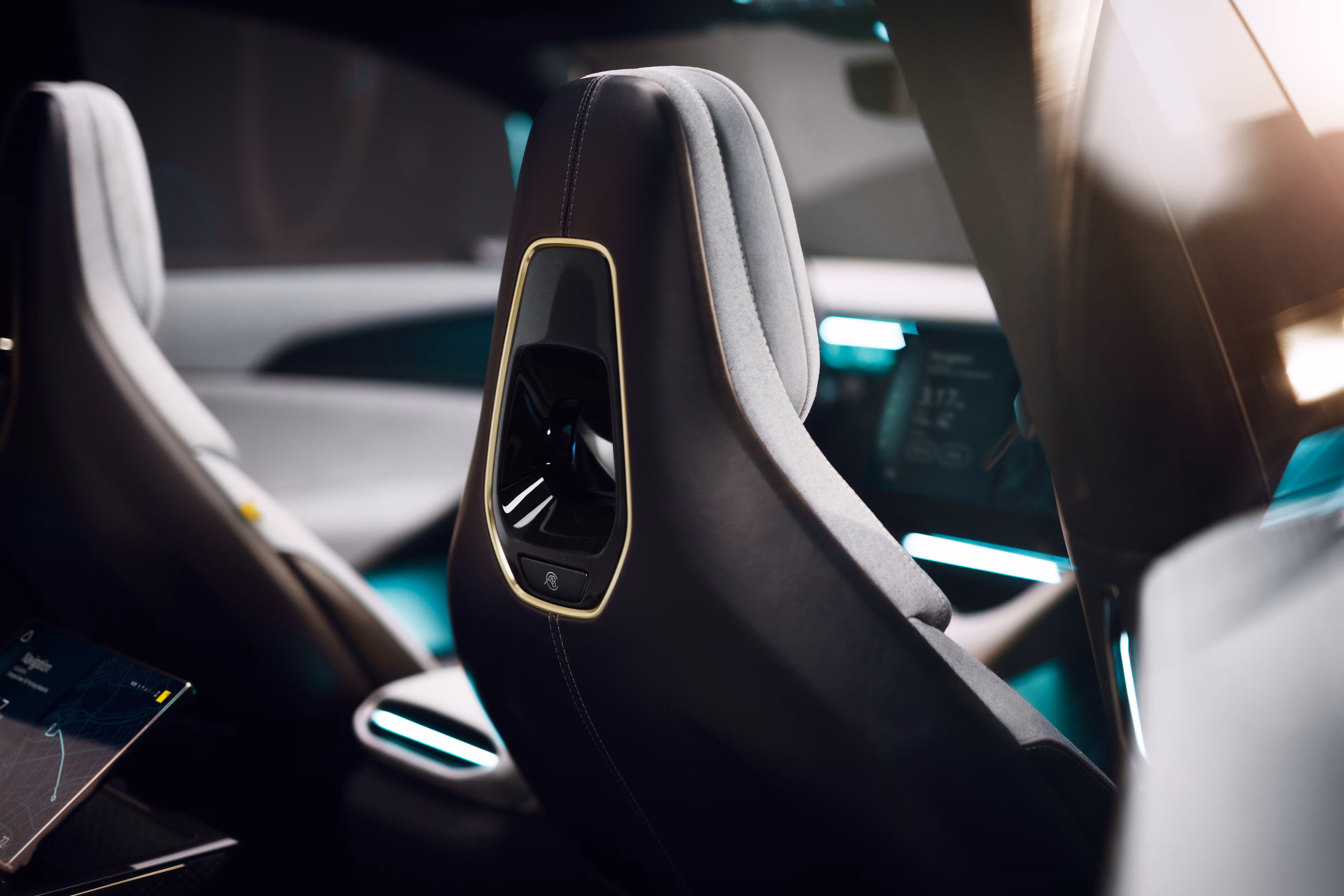 Interior do Lotus Eletre em imagem oficial
