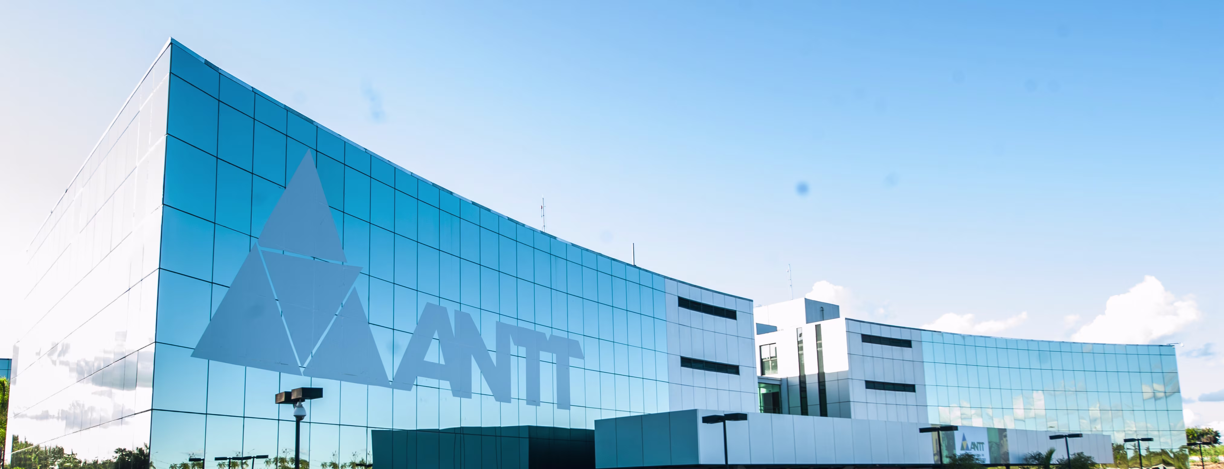 ANTT apresenta novas regras que podem multar, reter ônibus e suspender autorizações