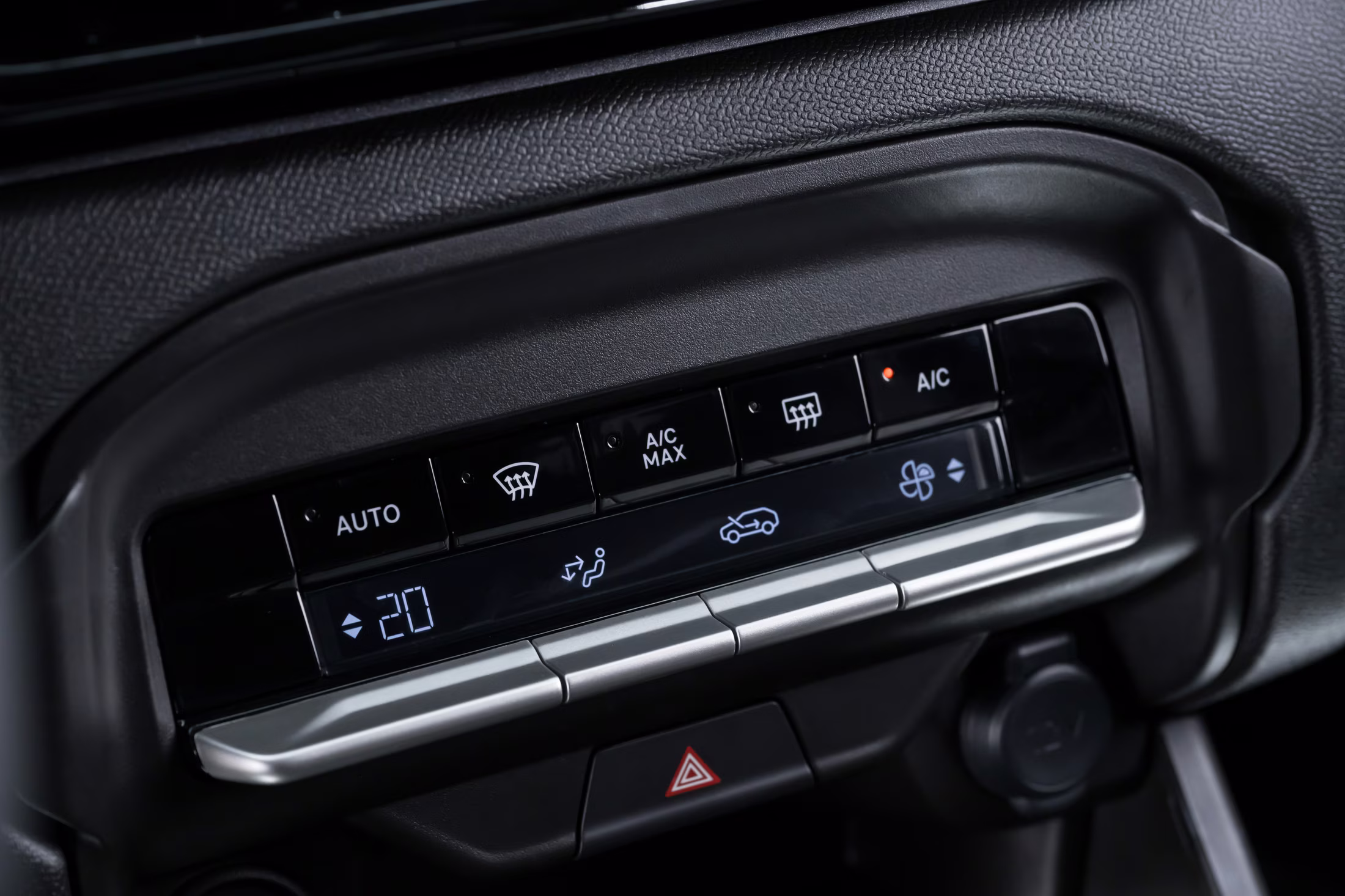 Comandos do ar-condicionado automático digital do Citroën Basalt Dark Edition