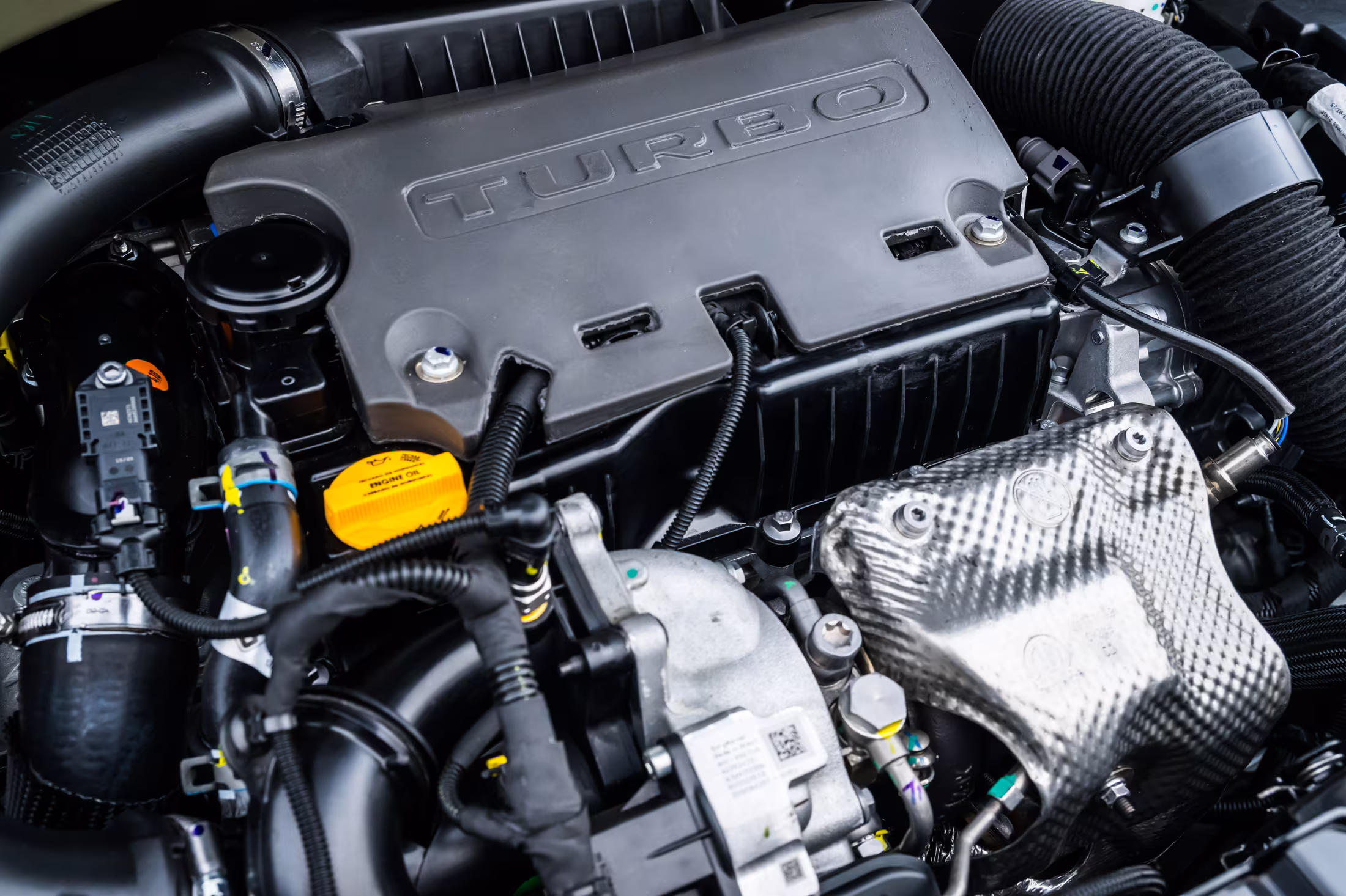 Detalhe do motor Turbo 200 do Citroën Basalt Dark Edition