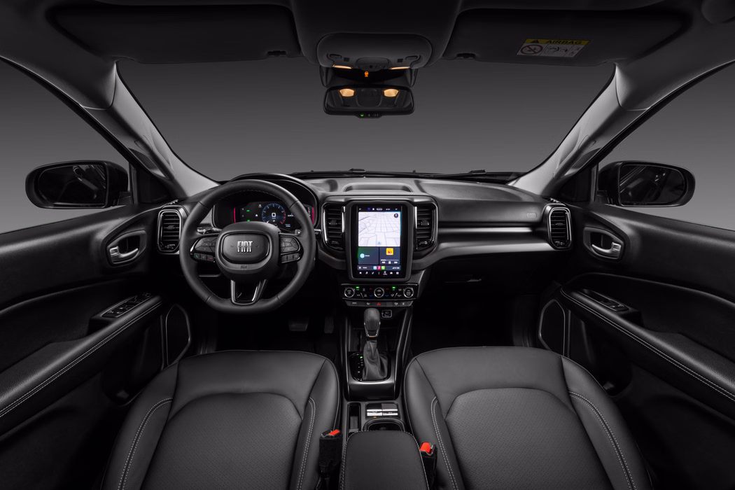 Interior da Fiat Toro 2027 azul em visão ampla