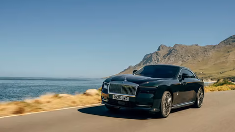 Rolls-Royce Spectre Series II ganha mais autonomia e mostra o caminho do luxo elétrico