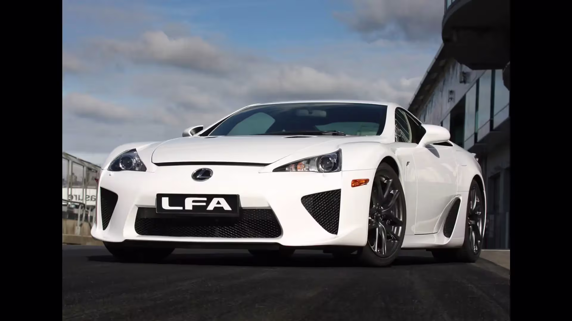 Lexus LFA: o V10 que transformou engenharia em música e virou lenda da internet