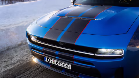 Dodge Charger abre pedidos na Europa com Daytona elétrico de 670 hp e SIXPACK
