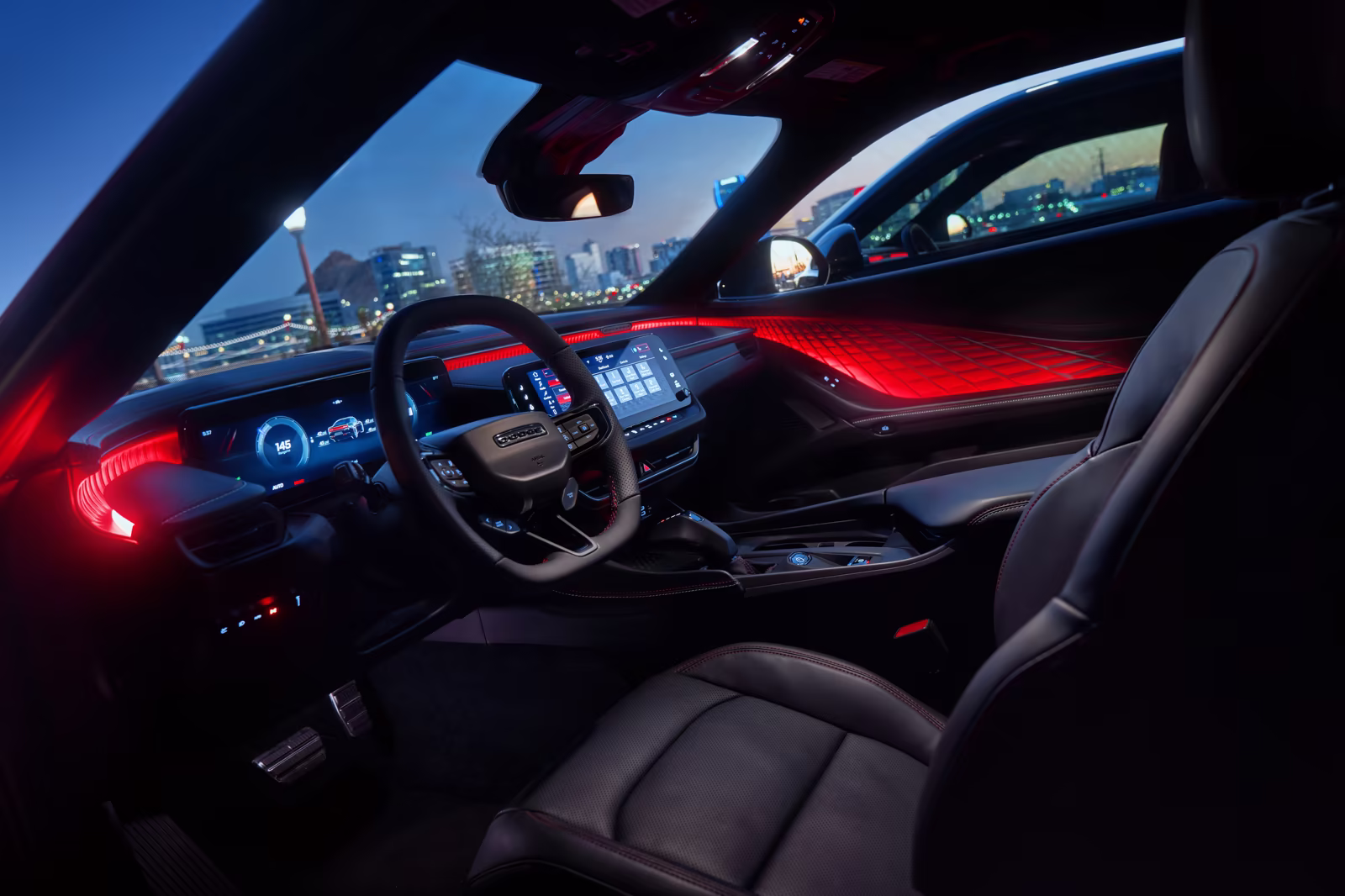 Interior do Dodge Charger com volante, painel digital e iluminação vermelha