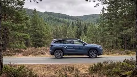Jeep Compass com 5G via satélite mostra como a conexão do carro pode mudar longe das grandes redes