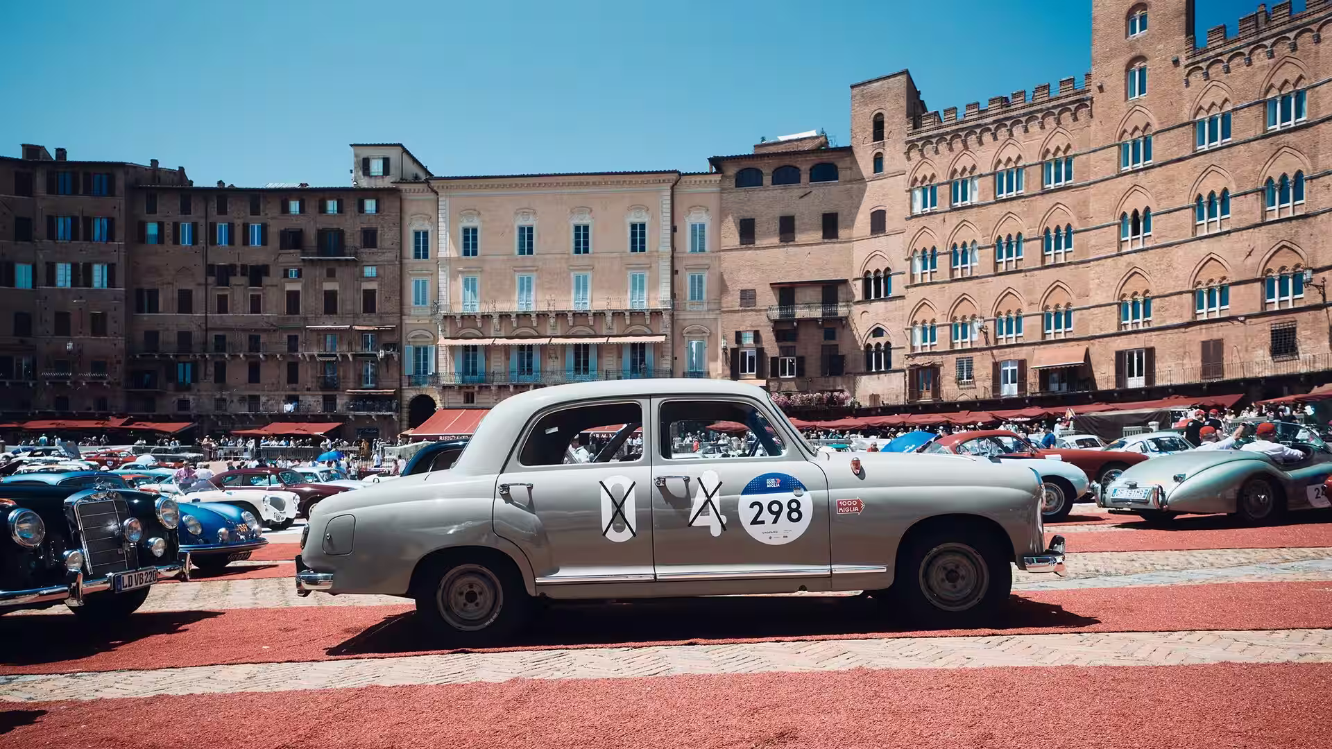 Mercedes-Benz 300 SL asas de gaivota W 198 em evento histórico