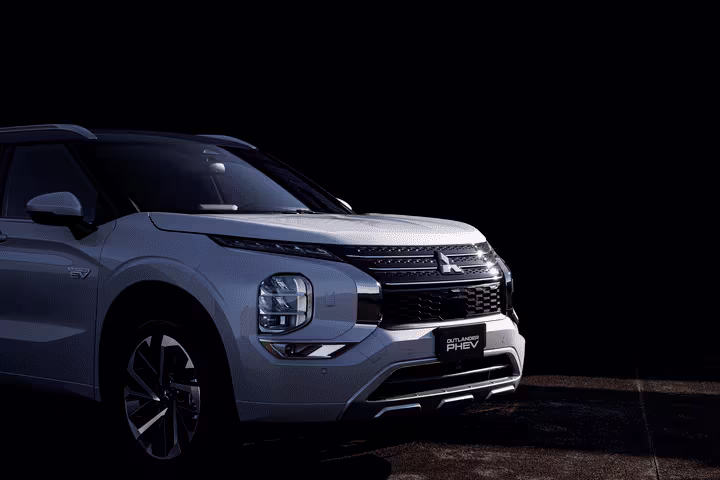 Mitsubishi Outlander PHEV Frontal