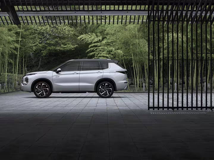 Mitsubishi Outlander lateral