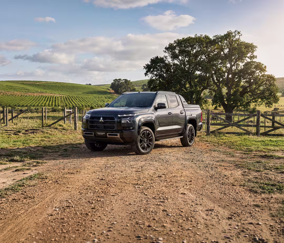 Mitsubishi Triton lateral