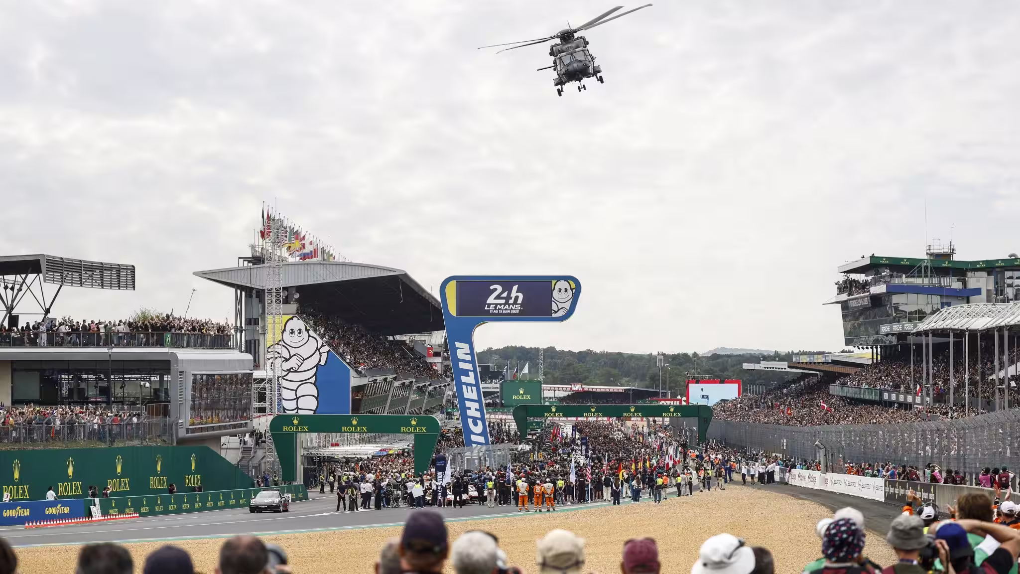 Público e reta principal das 24 Horas de Le Mans