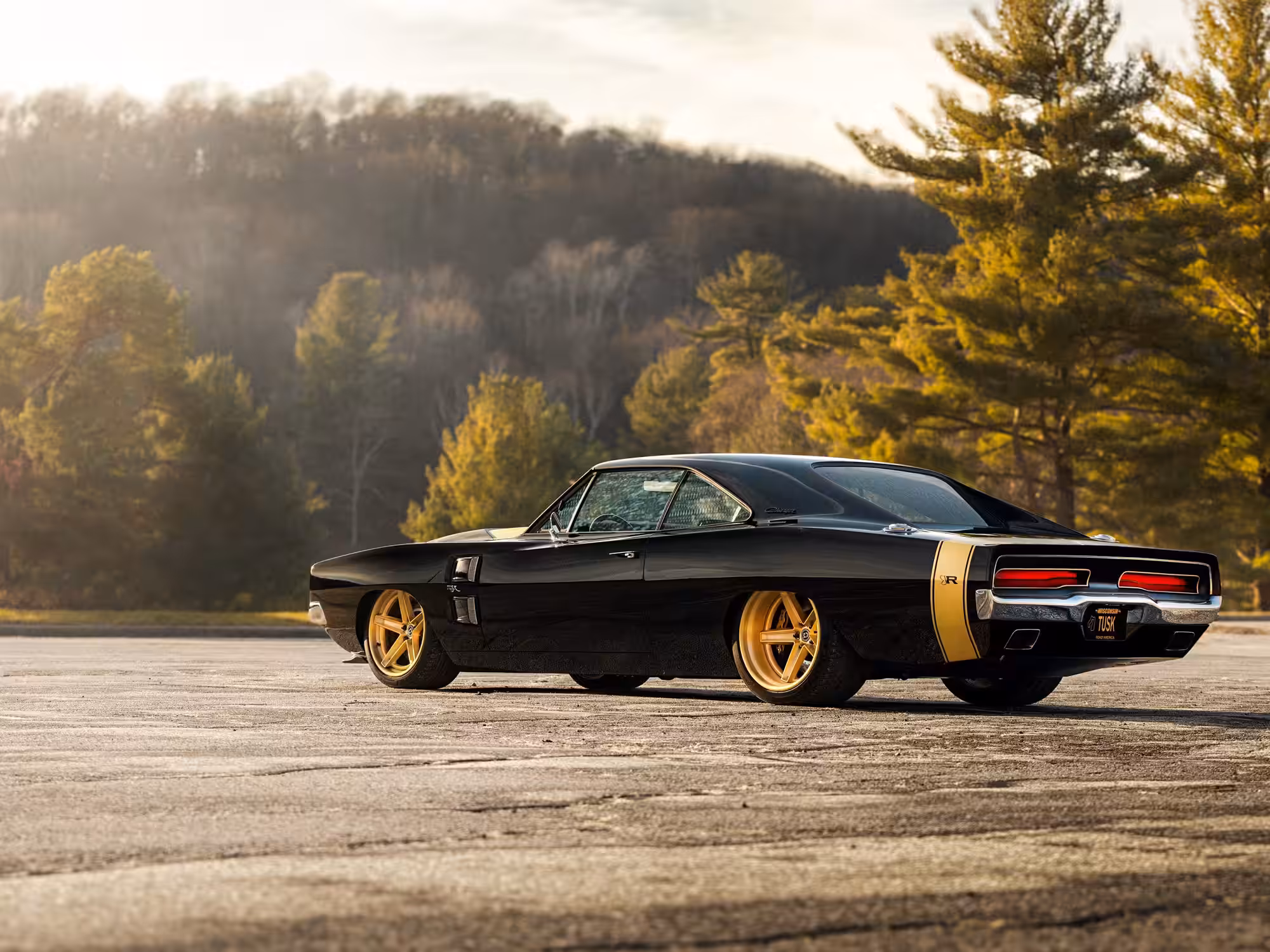 Dodge Charger 1969 TUSK visto de traseira lateral em estudio